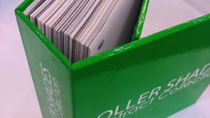 Farverige trykte rullegardiner prøvebog